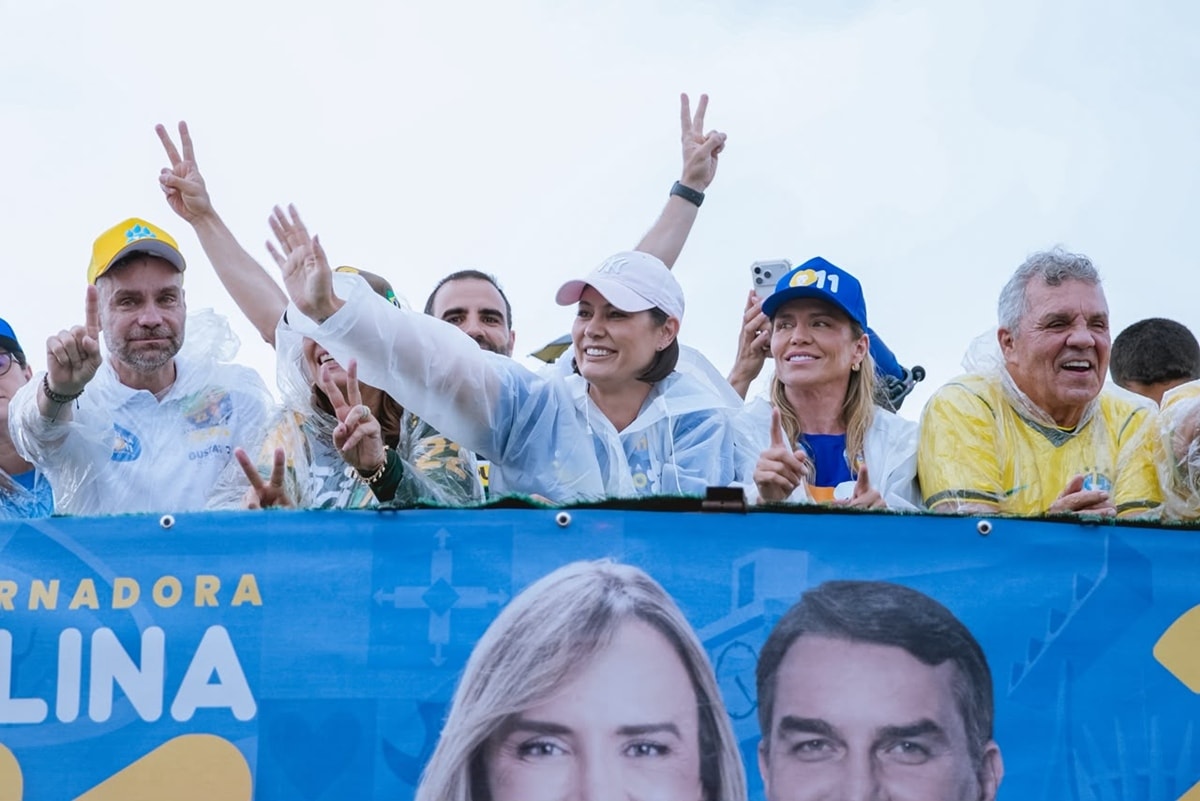 "O galego tá doido pra sair", diz Michelle Bolsonaro em ato no DF