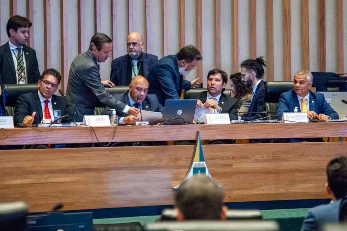 Mesa Diretora obtém apoio para projeto que permite nova reeleição na CLDF