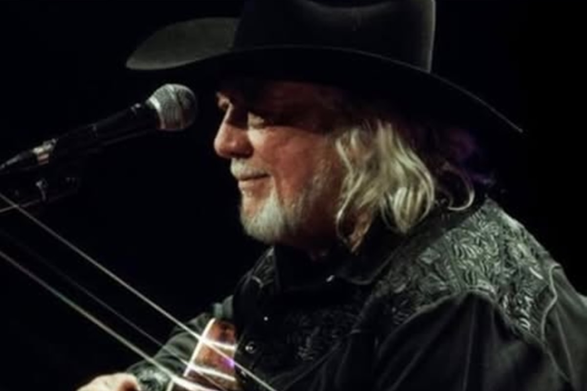 Morre John Anderson, ícone da música country, aos 71 anos