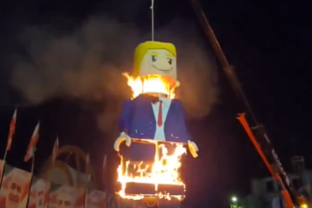 Outdoor no Irã exibe Trump em caixão e pede morte do presidente