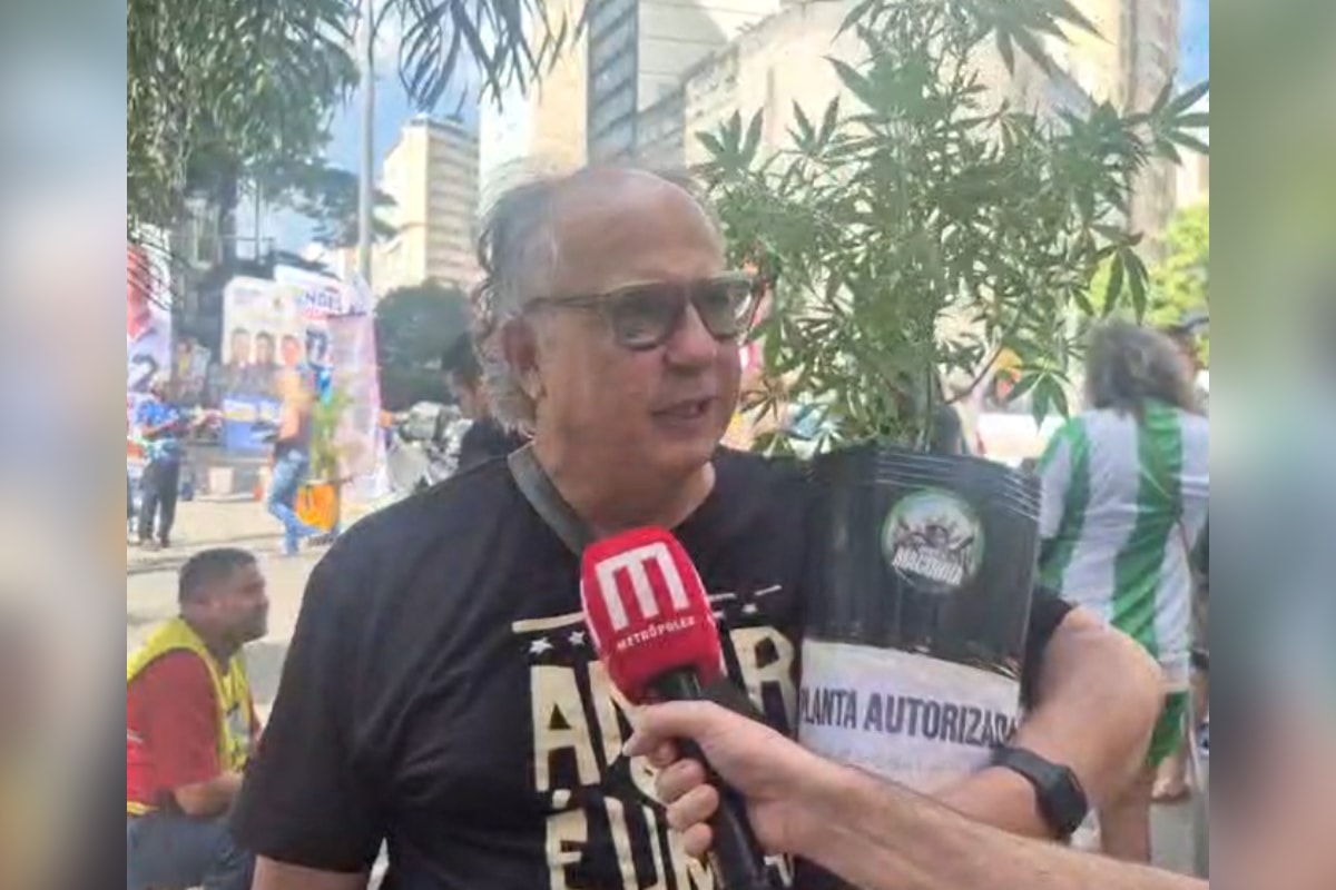 Candidato com maconha em praça de BH: “Maior problema do país é o álcool”