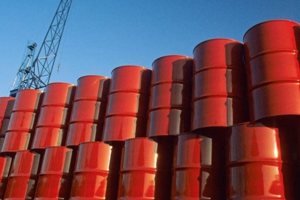 Petróleo chega a US$ 98 em meio à escalada de conflito entre EUA e Irã