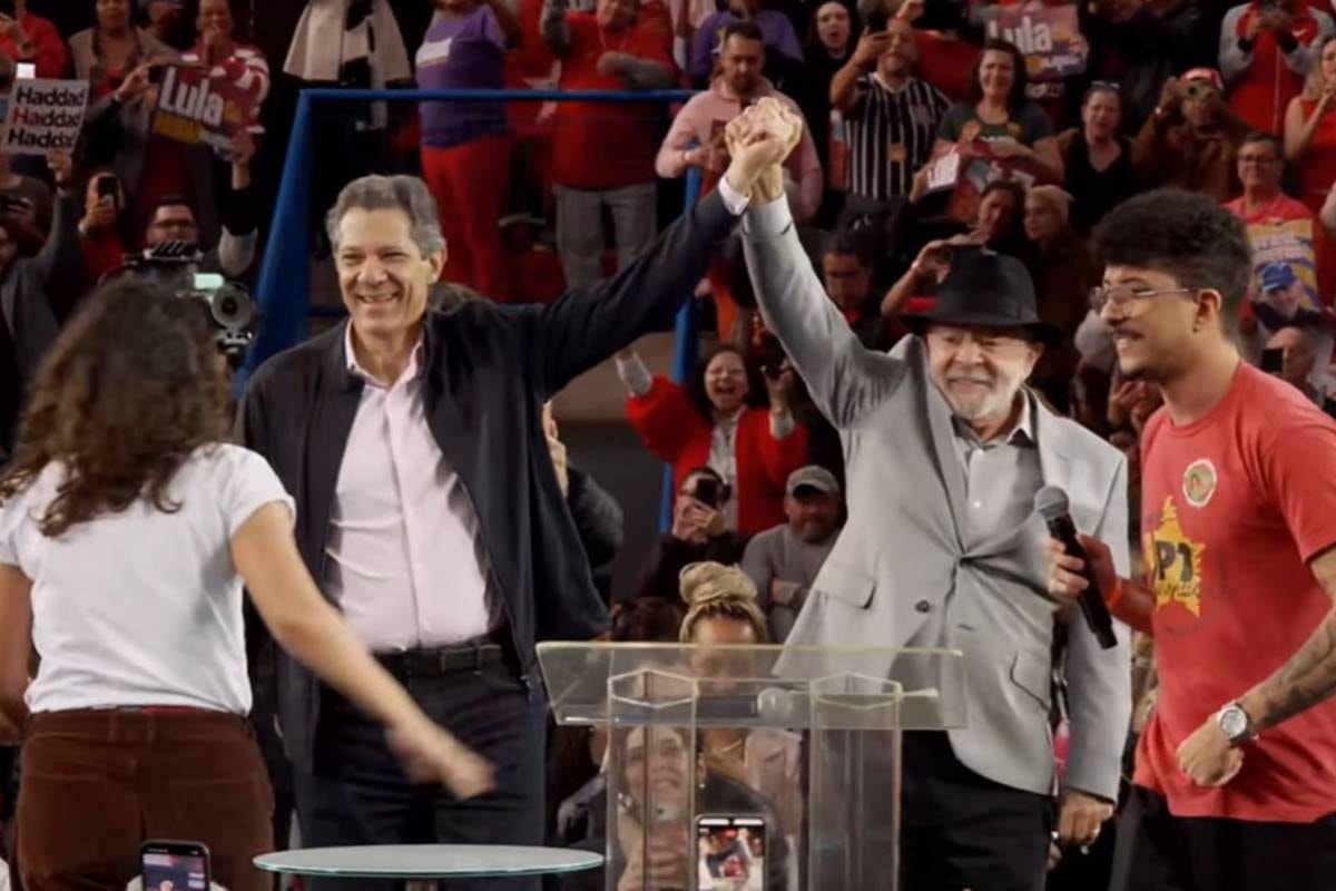 Com Lula, PT oficializa candidatura de Haddad ao governo de SP